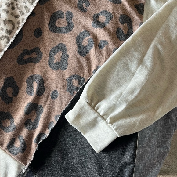 Leopard Colorblock Oversized  Medium Long sleeve Top - Picture 8 of 13